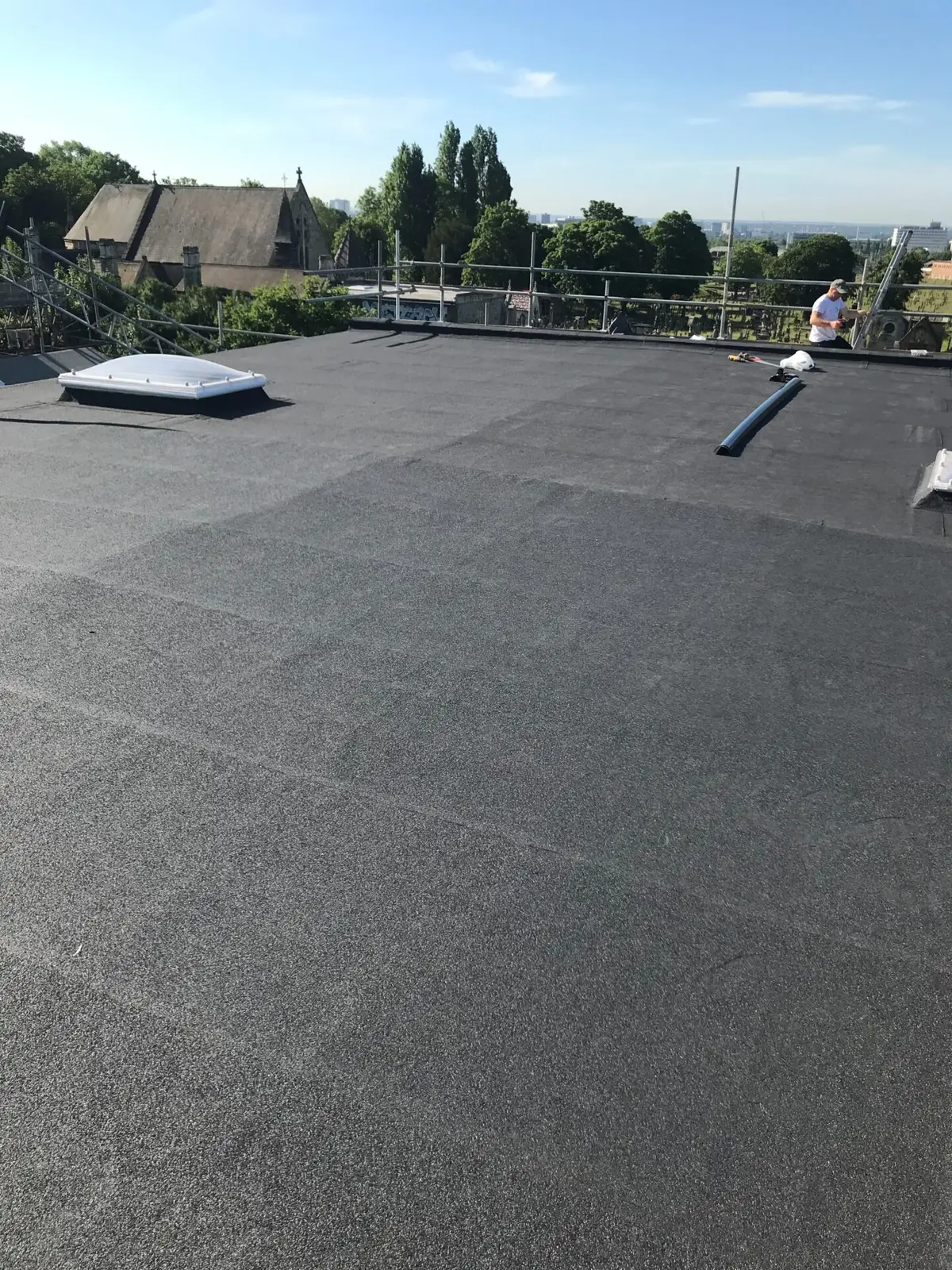 Felt flat roof with a rooflight