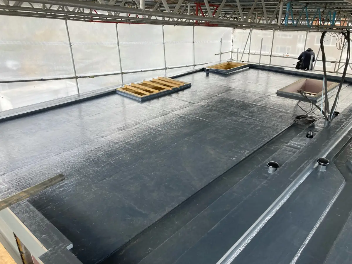 Flat roof membrane around rooflight openings